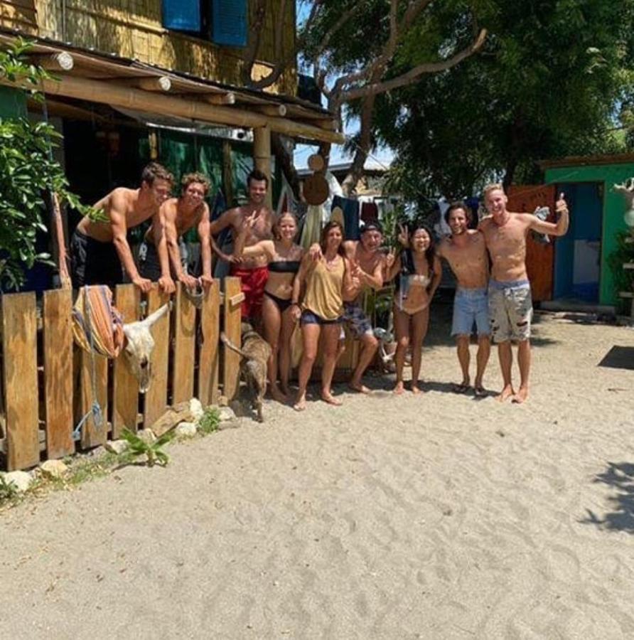 Hostal Puerto Engabao "El Surf Shelter" Exterior photo
